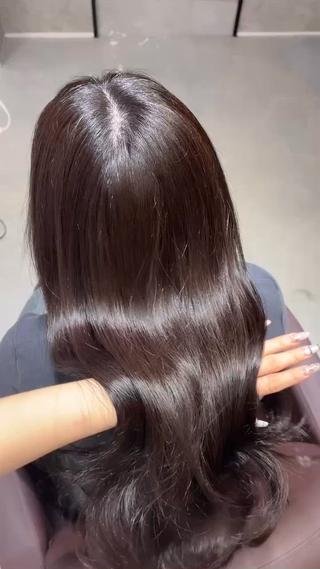 巻き髪でも艶々♡♡
ダメージ、乾燥、広がり、気になってる方
是非1度でも髪質改善、試してみませんか？？
絶対私が綺麗にしてみせます 