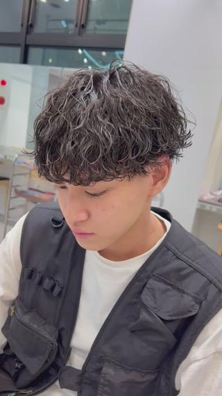 パーマ メンズ fifth 安次富　泰雅のヘアスタイル