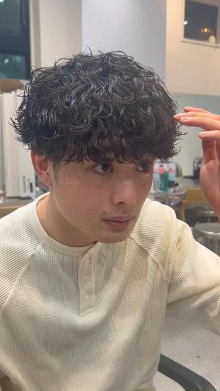 パーマ メンズ fifth 安次富　泰雅のヘアスタイル