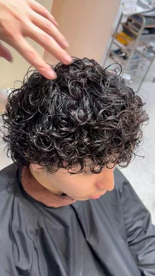 パーマ メンズ fifth 安次富　泰雅のヘアスタイル