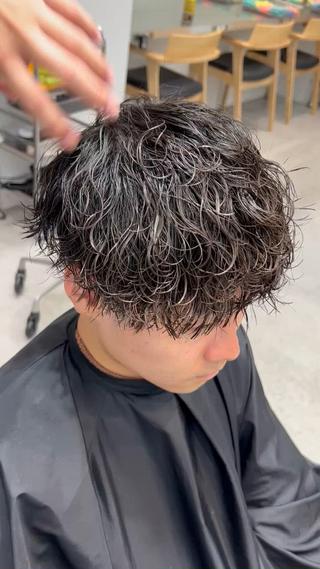 パーマ メンズ fifth 安次富　泰雅のヘアスタイル