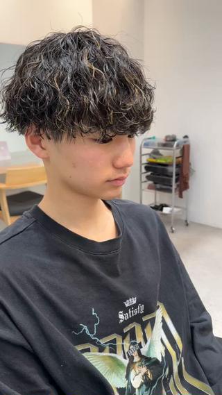パーマ メンズ fifth 安次富　泰雅のヘアスタイル