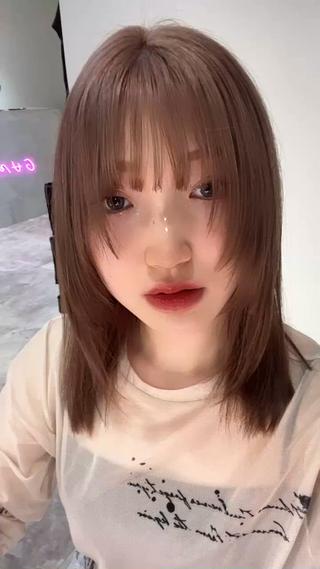 セミロング ナナ♡レイヤーカット ♡似合わせカラーのヘアスタイル