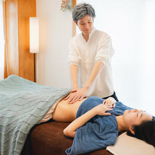 【動画あり】▷マークをタップ！
腸もみ
こんなお悩みに
・便秘
・腰痛
・自律神経の乱れ
・冷え
・生理痛
・PMS 