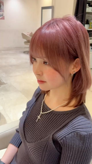 ミディアム 朝尾 愛花のヘアスタイル