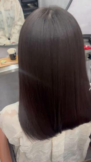 セミロング カラー NUMBER_ ユイナのヘアスタイル