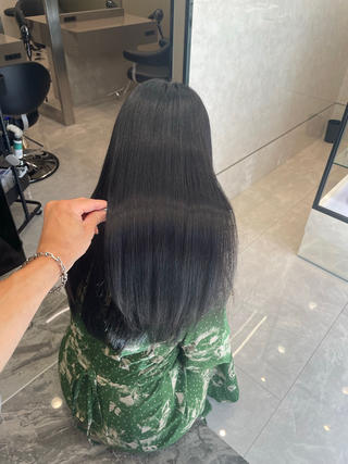 一年たっても毛先がパサつかない
あなたの為だけに作るオーダーメイド縮毛矯正
誰にもバレない超自然縮毛矯正です
 