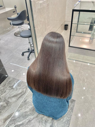 ハイライト矯正から2ヶ月後
一年たっても毛先がパサつかない
あなたの為だけに作るオーダーメイド縮毛矯正
誰にもバレない超自然縮毛矯正です
 