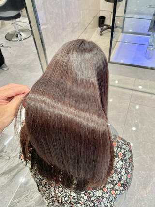 
一年たっても毛先がパサつかない
あなたの為だけに作るオーダーメイド縮毛矯正
誰にもバレない超自然縮毛矯正です
 