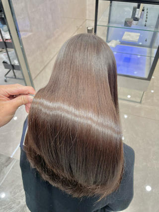 
一年たっても毛先がパサつかない
あなたの為だけに作るオーダーメイド縮毛矯正
誰にもバレない超自然縮毛矯正です
 