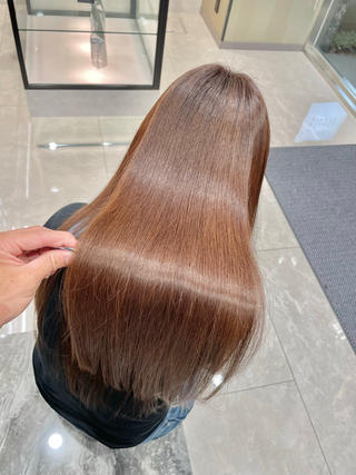 一年たっても毛先がパサつかない
あなたの為だけに作るオーダーメイド縮毛矯正
誰にもバレない超自然縮毛矯正です
 