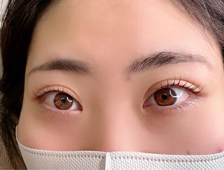 ラッシュリフト上
まつ毛の生え方左右差考慮してロッド選びしています