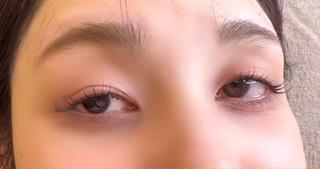 ラッシュリフト上
まつ毛の生え方や目の左右差を考えたロッド選びで目を開けた時に均等に上がるようにお仕上げ︎