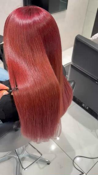 ロング ワインレッド/耳ツボ ジュエリー/なほのヘアスタイル