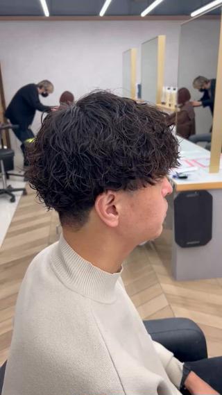 ツイストスパイラルパーマ

#メンズパーマ#パーマ#マッシュパーマ#スパイラルパーマ#メンズカット#マッシュウルフ#ツイストスパイラル#ツイストパーマ#センターパート#ツイストスパイラルパーマ#カルマパーマ#メンズマッシュ#スペインカール#波巻きスパイラル#ニュアンスパーマ#刈り上げマッシュ#ツイストパーマ#プードルパーマ#波巻きパーマ#無造作パーマ#スパイキーショート#前下がりマッシュ#波巻きスパイラル#波巻きパーマ#プードルパーマ 