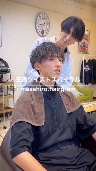 【 How to order this permanent hairstyle】
髪型のオーダー方法。保存して使用して下さい。
〜色んなパーマに迷ってる方は保存〜
王道ツイストスパイラルパーマ◎︎

style  刈り上げマッシュショート
perm ツイストスパイラルパーマ
wax  グリース系orハード系
price カット＋ツイスパパーマ ¥14900〜
　　　新規の方の場合 ¥11800

#メンズヘア #メンズヘアスタイル 
#メンズパーマ #メンズパーマスタイル 
#縦落ちスパイラル #縦落ちパーマ #縦落ち
#ツイストスパイラル #ツイストスパイラルパーマ  