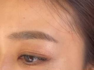 左は目尻長めのデザインCカール8-9-10ミリ
右は全体的に同じ長さ　Cカール9ミリ 