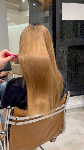 海外ケラチントリートメント️
内部構造をしっかりとし外部からのダメージも補修してくれるトリートメントです！持続効果も長くとっても人気です 