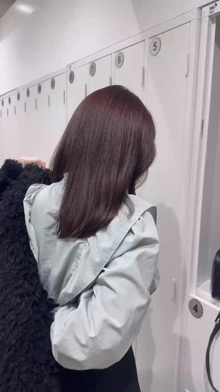 ワンカラーで叶う透明感ブラウンカラー
ブリーチなしでも履歴によって最大限トーンあげることできます

#カラーモデル募集#表参道#明治神宮前#toneダウンカラー
#ブラウンカラー#透明感カラー 