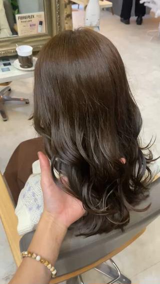 オリーブベージュ

赤みを消して透明感あるカラーに！

#オリーブベージュ 