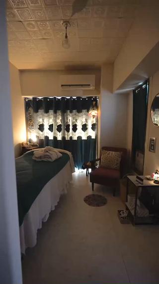 非日常空間の中で極上の疲労回復体験。
お客様ひとりひとりに寄り添い精油ブレンドをし施術を決めます。
長い人生を楽しむためのトータルボディケアパートナーとしてとてく。を頼って下さいね。 