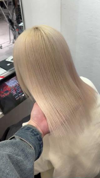 ブリーチをした後のダメージ毛でも内部から修復してくれるトリートメントでダメージをここまで抑えてくれます 