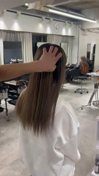 人気のグレージュスタイル 