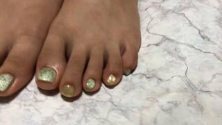 フラッシュネイル♡でキラキラの足元に♡
サンダル履くのが楽しみになりますね♪ 