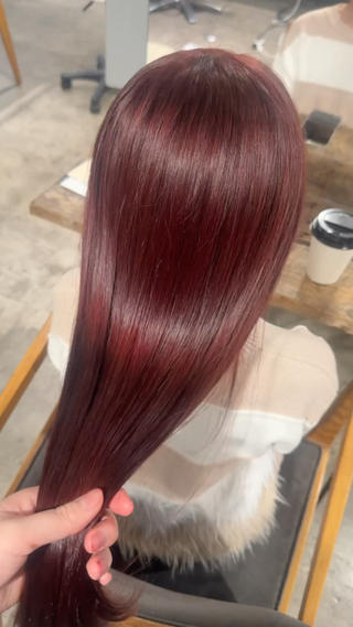 ブリーチなし赤

#ワンカラー #赤髪 #ボルドー #ワインレッド #名古屋カラーモデル #栄 #ミニモ限定 