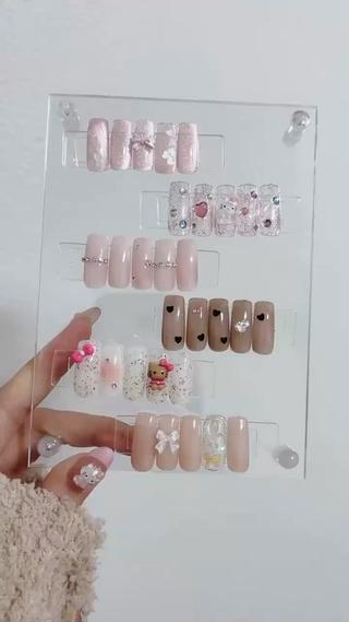 3月定額デザイン公開しました

春らしいカラーやトレンドのデザインを取り入れた、期間限定のネイルをご用意しました！
新しい季節にぴったりの指先で、気分もアップしませんか？ 