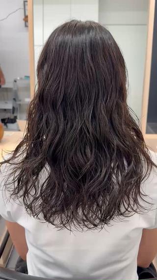 緩めのコテ巻き風パーマ

髪質や履歴によってはメニューの変更をお願いする場合がございます 