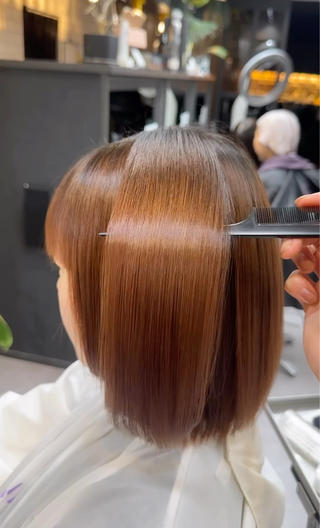 ボブでアイロン必須のお客様、、
パヤ毛もトリートメントで抑えることが出来ます！
 