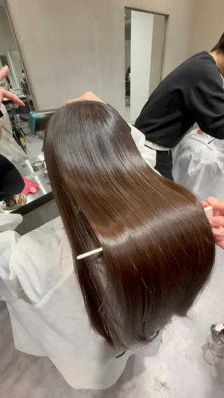 髪質改善・縮毛矯正専門店 sisi銀座所属・縮毛矯正セミナー講師 ヨコモリユウキのヘアスタイル