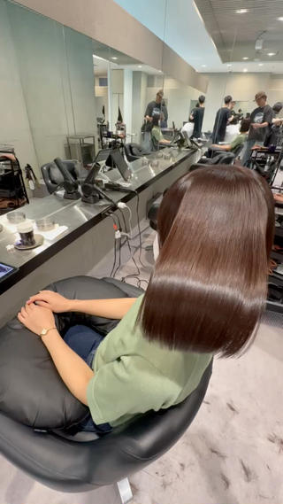 カラー 髪質改善・縮毛矯正専門店 sisi銀座所属・縮毛矯正セミナー講師 ヨコモリユウキのヘアスタイル