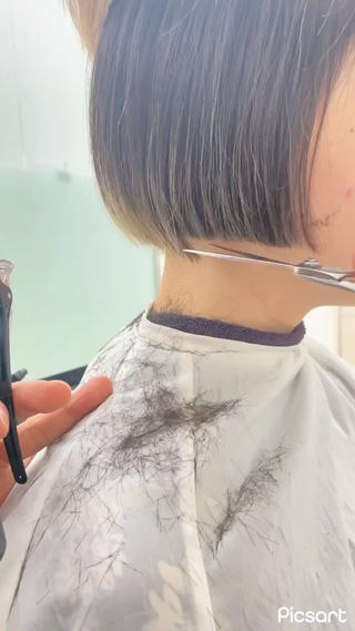 ウェイトデザイン　特許取得　ボブ
ウェイトデザインは基本　指で挟まない　引っ張らない
ニュートラルな状態で切り上がるので家での操作がらく 