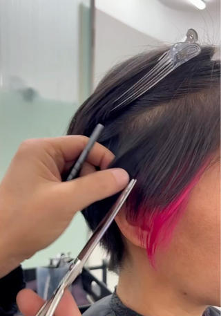 ウェイトデザイン　特許取得　ボブ
ディスコネクションとは繋がらないカット
デザインの幅が広がるけれど連結部が大事で難しい
ウェイトデザインはその連結部もシンクロ率が高いのでOK 