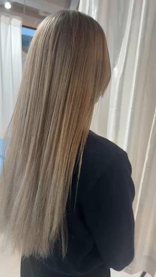 ハイトーンカラー
ミルクティーベージュ
ハイトーンカラー、ベージュカラー、ホワイトカラーは
お任せください

#ミルクティーベージュ　#ホワイトベージュ
#ベージュカラー　#ホワイトカラー　#ホワイトブロンド
#ホワイトミルクティー　#トリプルカラー
#グレージュカラー　#Wカラー
#髪質改善トリートメント
#アンダバーホワイト西宮店
#西宮ハイトーンカラー #西宮ブリーチカラー
#西宮Wカラー　 