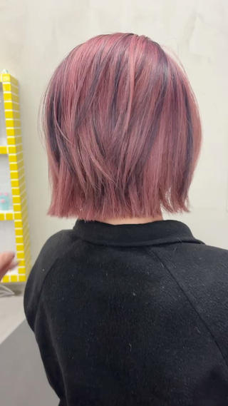 pinkpurple

レイヤーカットとランダムなローライトの組み合わせ
軽く動かしただけでデザインが変わるので
ヘアアレンジなどしても可愛いですよ 