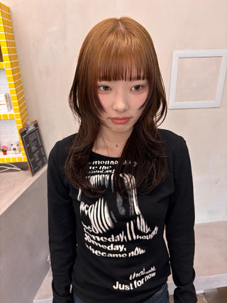 人気のハッシュカットとルーツカラーの組み合わせ︎

毛先に残留がある方でも楽しめるカラー♪

是非お揃いしましょ 