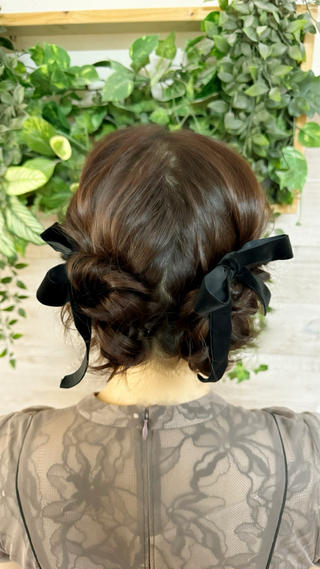 大人可愛いツインアップスタイル

○早朝料金
7-8時   2,200円
8-9時   1,100円
9-10時    550円

Instagram ⇒ @hairmake_anriii 