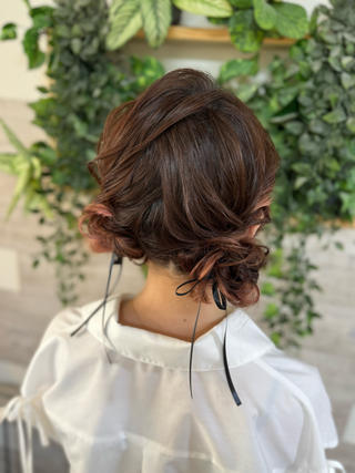 大人可愛いツインアップスタイル

○早朝料金
7-8時   2,200円
8-9時   1,100円
9-10時    550円

Instagram ⇒ @hairmake_anriii 