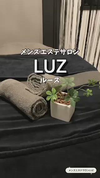 ★メンズサロン内装紹介★店内は黒とグレーと白を基調に内装しました！落ち着いた雰囲気の店内で身も心もリラックス男性セラピストによる施術で安心しておくつろぎいただけます。

【メンズエステ ルースは男性の為の男性が行うサロン】
メンズニキビ、肌荒れ、毛穴ケア、シミ、たるみ、眉毛、シワのお悩み気軽にご相談ください！https://luz-salon.com/
【肌相談】https://luz-salon.com/reserve/

【学割エステ4,950円/7,700円】の2コースをご用意！
年齢特有の思春期ニキビ・毛穴の黒ずみ・肌悩みに対応出来るようにプログラムを組み、学生でも受けやすい金額で特別メニューを設定いたしました。ニキビ跡にならないケア方法をしっかり行い後悔しない肌ケアしましょう！

★★メンズニキビ・肌トラブル回復メンズエステ★★
女性にとって今やエステやスキンケアは当たり前ですが、実際には男性の方が肌トラブルを抱えているケースが多くあります。それは女性より、【皮脂の分泌量は3倍以上】【水分量は半分以下】【毛穴は大きい】という特徴があるためです。
肌トラブルは放置しておくと悪化してしまったり、老化を早めることに繋がったりしますので、気になる場合は是非ご相談ください。

★★メンズ毛穴ケア・黒ずみ撃退エステ★★
男性の毛穴が目立つ原因は「皮脂分泌量の多さ」です。本来は乾燥から肌を守る役割がある皮脂ですが、多すぎると毛穴を広げる要因に。また、毛穴の中で皮脂と汚れが混ざると角栓や黒ずみになってしまいます。毛穴ケアには欠かせない【クレイでの泡パック】【酵素パック】【水の力で保湿】のトリプルの力でしつこいメンズの毛穴汚れを撃退します
https://luz-salon.com/menu/pore-care/

★★メンズシミ取りエステ★★
ミは性別を問わず中年以降の男女にできます。男性の方がシミが出来やすく・濃くなりやすい特徴があります。それの原因には【7割の男性がスキンケアをしていない】【日焼け止めをしていない】こういった事が原因と言われています。


★★メンズアンチエイジングエステ★★
【老化現象に性別は関係ありません】筋力の弱化、肌のトラブル、疲れやすさ、たるみ、シワ、乾燥と多岐にわたるメンズの肌老化に対応いたします。

#男の美容 #美容男子 #肌トラブル #メンズエステ #肌質改善 #メンズフェイシャルエステ #メンズ美容 #メンズスキンケア #メンズエステサロン #毛穴ケア #黒ずみケア #メンズ肌質改善 #男性セラピスト #メンズセラピスト #メンズエステサロンルース #メンズフェイシャルエステ #メンズ毛穴エステ #毛穴掃除 #川口市メンズエステサロン #メンズエステサロンルース #メンズ美容 