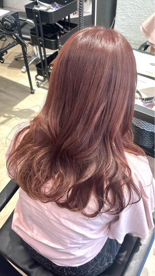 ピンクベージュ

暗めのでも透け感と軽さが出るように
ほんのり赤紫を入れて大人っぽさをプラス 