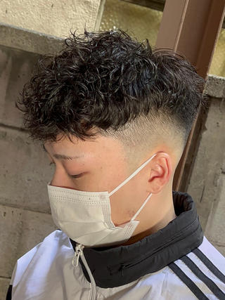 スペインカール

　
.
.
スキンフェード フェードカット ツイスト スパイラルパーマ
立川　国分寺　国立　昭島　スペインカール　メンズヘア　メンズカット　メンズパーマ 