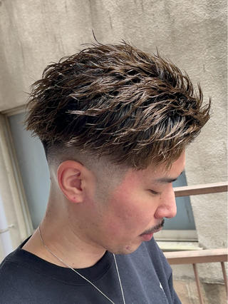 ツイスト　

　
.
.
スキンフェード フェードカット ツイスト スパイラルパーマ
立川　国分寺　国立　昭島　スペインカール　メンズヘア　メンズカット　メンズパーマ 