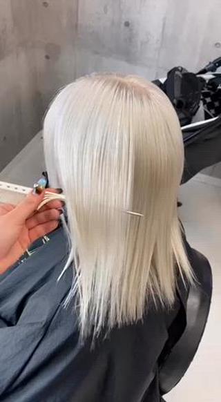 セミロング カラー ヘアアレンジ のん🎀ハイトーン/ レイヤーカット🐳のヘアスタイル