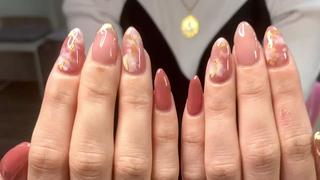 秋ネイル　ピンクベージュ 