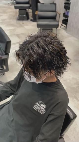 ブリーチ毛でも諦めないで下さい！
パーマできる可能性はあります！！
ぜひご相談下さい 