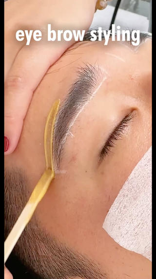 困り眉→平行眉

ヘアカットと一緒に眉ワックスもできます 