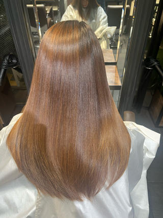 この艶髪になるためには髪質に合った薬剤選定とアイロンワークでしかなりません！
是非ご体感ください！ 